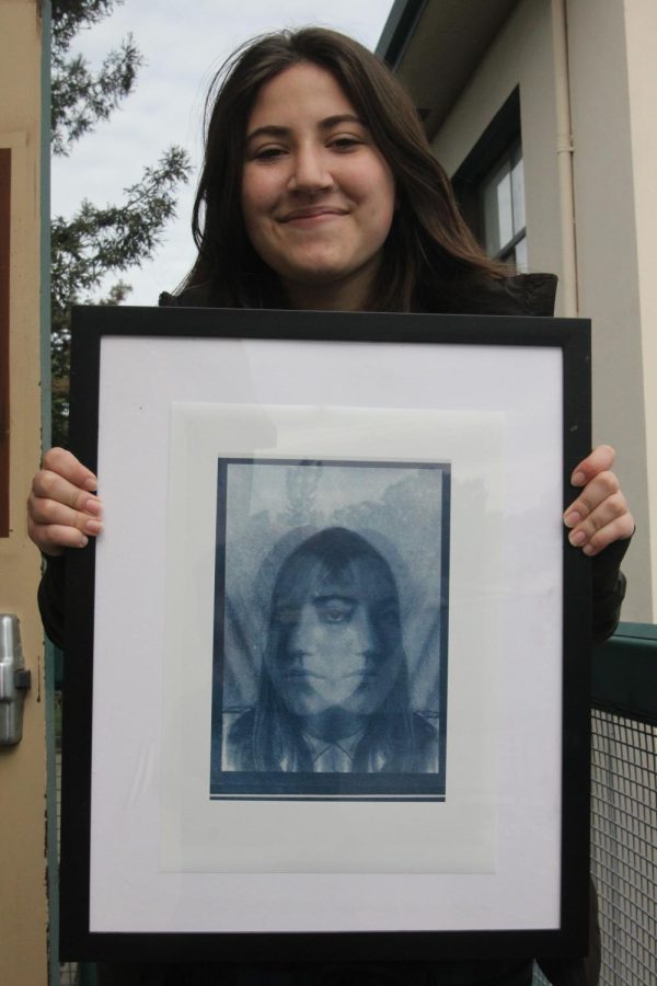 Peyton+Rosa%2C+Best+in+Show+winner%2C+posing+with+her+Alternative+Photograph+titled%2C+Double+Exposure+Cyanotype.